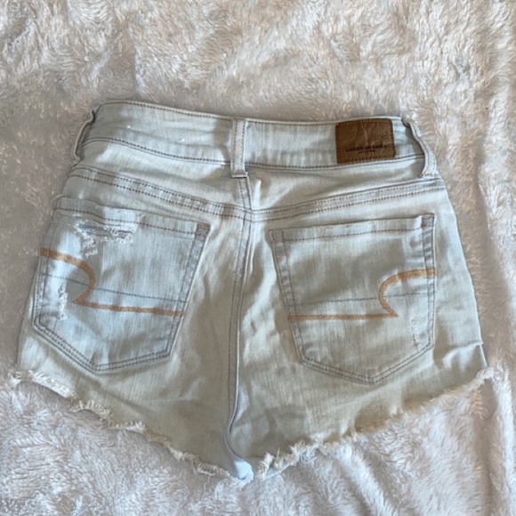 High-rise light wash American Eagle shorts - Picture 4 of 5